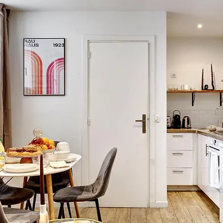 Appartement Nid Parisien Cosy Proche Des Buttes-chaumont Parijs